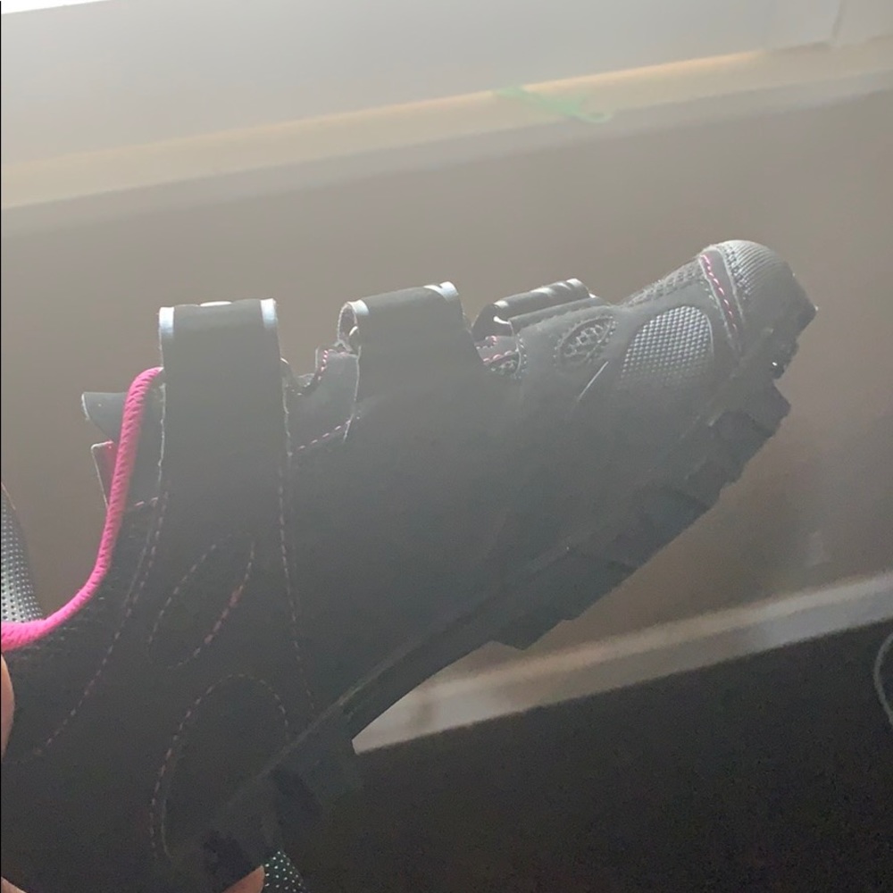 Giro Riela Cycling Mtn. shoes 8.5-fits like an 8